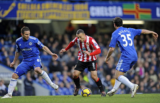 曼联吸引了 曼联吸引了